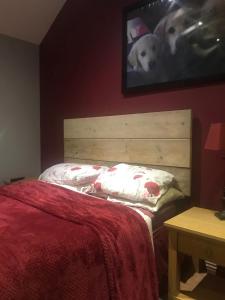 Säng eller sängar i ett rum på Holywell Grange Farm