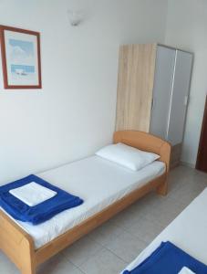 a small bed in a room with aermott at Apartments Jakov in Starigrad