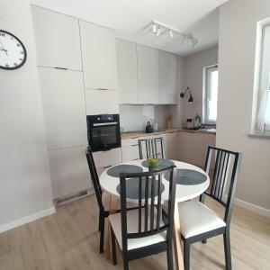 Kuchyňa alebo kuchynka v ubytovaní Apartament PERŁA POŁUDNIA