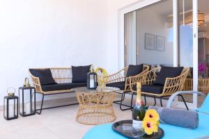 Posezení v ubytování Sol Eterno - luxury Aparmtent with direct oceanview and extra services