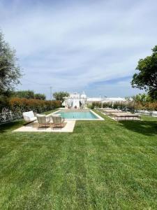 Bazén v ubytování Trullo San Vincenzo con Piscina nebo v jeho okolí
