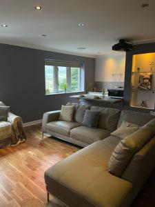 a living room with a couch and a kitchen at Simon’s Seat View in Skipton