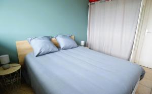 Posteľ alebo postele v izbe v ubytovaní Appartement au pied de la plage - Balcon - Parking