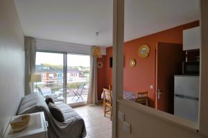 Kuchyňa alebo kuchynka v ubytovaní Appartement au pied de la plage - Balcon - Parking
