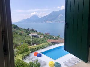 Výhled na bazén z ubytování Villa Borgo Borago nebo okolí