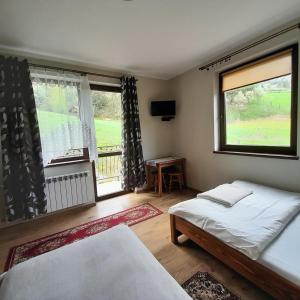 מיטה או מיטות בחדר ב-Willa Bańkoszówka
