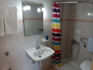 A bathroom at Marina Villa