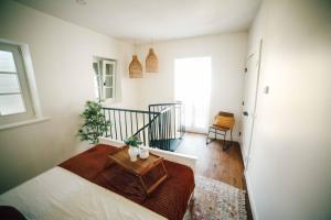 Posteľ alebo postele v izbe v ubytovaní Seafront Beach House - First Row to Sea