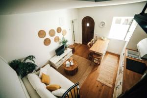 Posedenie v ubytovaní Seafront Beach House - First Row to Sea