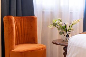 Postel nebo postele na pokoji v ubytování Hôtel Petit Palais