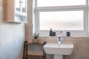a bathroom with a sink and a window at Kingsway Property in Goole +28 photos