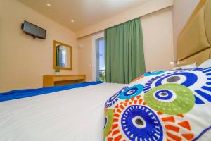 Postel nebo postele na pokoji v ubytování Amaryllis front beach hotel