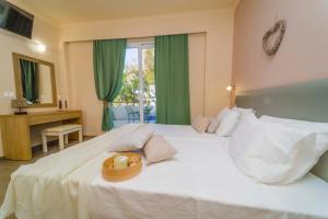 Postel nebo postele na pokoji v ubytování Amaryllis front beach hotel