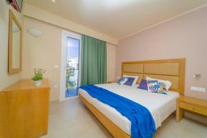 Postel nebo postele na pokoji v ubytování Amaryllis front beach hotel