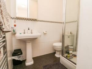 a bathroom with a sink and a toilet at Home Farm Cottage in Barnstaple +18 photos