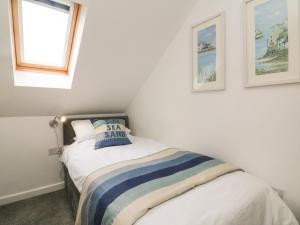 Postel nebo postele na pokoji v ubytování Honeysuckle Cottage