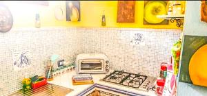A kitchen or kitchenette at A casa di Oba, a pochi minuti dal mare (IUN P9041)