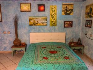 A bed or beds in a room at A casa di Oba, a pochi minuti dal mare (IUN P9041)