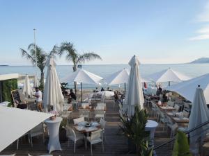Restorāns vai citas vietas, kur ieturēt maltīti, naktsmītnē Totolulu Cannes Smart