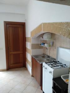 A kitchen or kitchenette at Regina Elena Casa Vacanze Salento