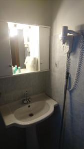 a bathroom with a sink and a mirror at Villa Yannis 1 in Roda