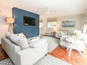 Posezení v ubytování Church Farm Bungalow