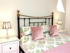 Postel nebo postele na pokoji v ubytování The Old Vicarage Retreat