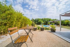Bazén v ubytovaní Villa Chiara with Private Pool and garden alebo v jeho blízkosti