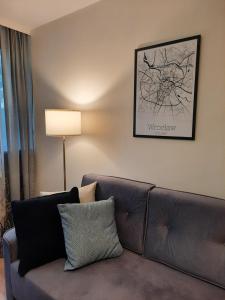 a living room with a couch and a picture on the wall at Apartament w centrum Wrocławia in Wrocław