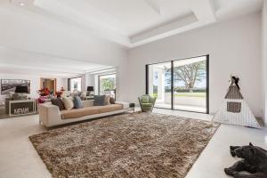 A television and/or entertainment centre at Holiday villa for rent in Marbella