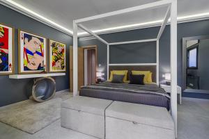 A seating area at Holiday villa for rent in Marbella