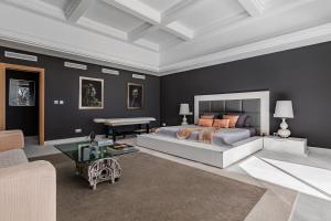 A bed or beds in a room at Holiday villa for rent in Marbella