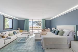 A seating area at Holiday villa for rent in Marbella