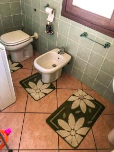 A bathroom at A casa di Oba, a pochi minuti dal mare (IUN P9041)