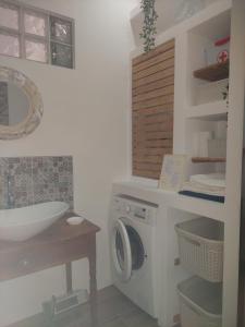 a bathroom with a washing machine and a sink at ELEVEN -A- SUITE tipo T1 in Mértola
