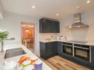 Köök või kööginurk majutusasutuses Hazelnut Cottage