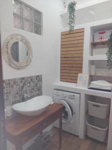 a bathroom with a sink and a washing machine at ELEVEN -A- SUITE tipo T1 in Mértola