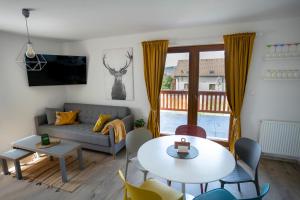 a living room with a couch and a table at APARTMÁNY DRING in Vaclavov u Bruntalu