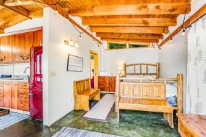 a bedroom with a bed and a kitchen in a house at Deep Water Cabin in Hollywood Beach +20 photos
