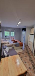 Posteľ alebo postele v izbe v ubytovaní Apartamenty Hexagon nr 25