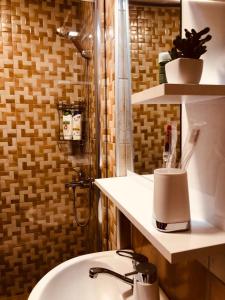 Ένα μπάνιο στο Urban Corner - Deluxe Apartments