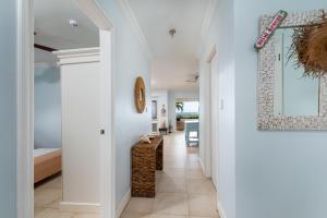 Φωτογραφία από το άλμπουμ του Luxury Seafront 4p large ground floor apartment σε Κράλεντικ +18 φωτογραφίες