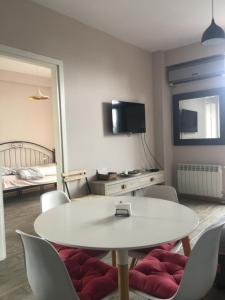 TV a/nebo společenská místnost v ubytování Great view apartment near Piazza Batumi