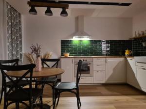 Kuchyňa alebo kuchynka v ubytovaní Uroczy apartament blisko centrum - 10 min do plaży