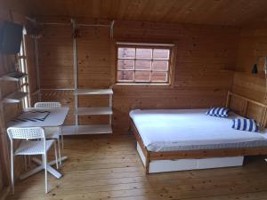 מיטה או מיטות בחדר ב-Inkaro Kiemelis