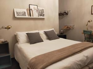 A bed or beds in a room at Dimora Caffaro
