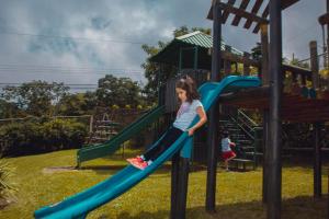 Zona de juegos infantil en Monteverde Country Lodge - Costa Rica