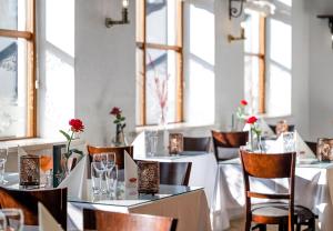 Restoran või mõni muu söögikoht majutusasutuses Hotel Phønix Brønderslev