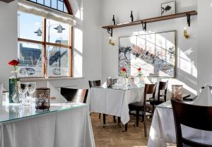 Restoran või mõni muu söögikoht majutusasutuses Hotel Phønix Brønderslev