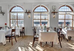 Restoran või mõni muu söögikoht majutusasutuses Hotel Phønix Brønderslev